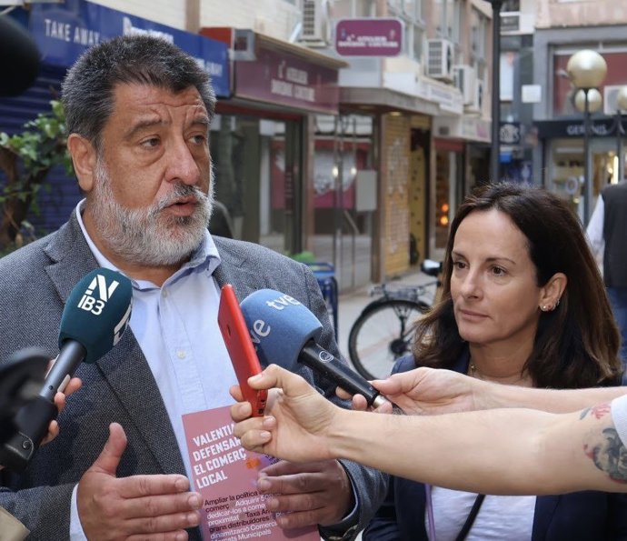 El candidato de Unidas Podemos al Ayuntamiento de Palma, Jesús Jurado, en rueda de prensa