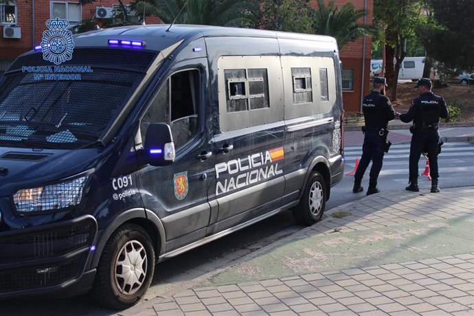 Dispositivo policial en el barrio de La Coma, en Paterna (Valencia)