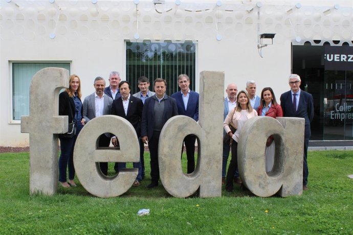 El candidato del PP a la Alcaldía de Albacete por el Partido Popular, Manuel Serrano, en una reunión con Feda.