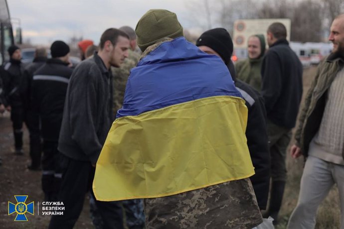 Archivo - December 1, 2022: These images show some of the 50 Ukrainians captured by Russia being released and returning to their homeland on Thursday (01December2022).. .Among those released were some of those who defended the Azovstal steelworks in Mariu