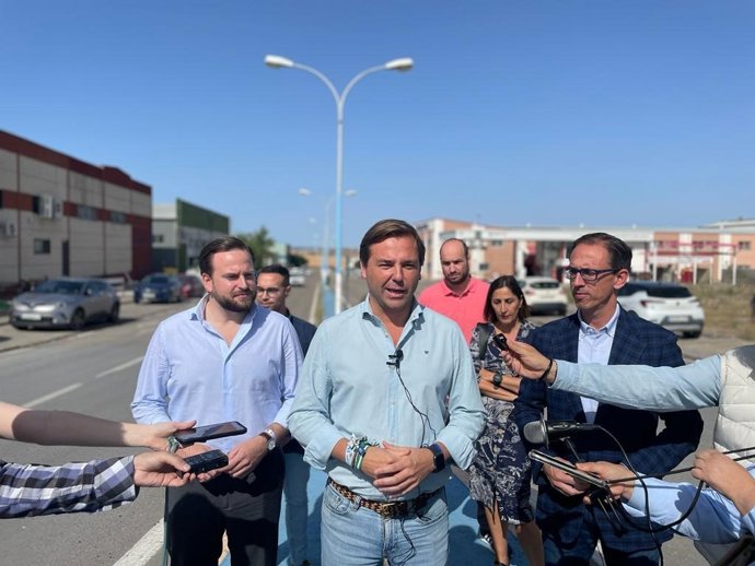 Antonio Repullo con Agustín López y el candidato del PP a la reelección como alcalde de Pozoblanco (Córdoba), Santiago Cabello.