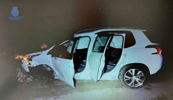 Archivo - Coche de alquiler robado accidentado