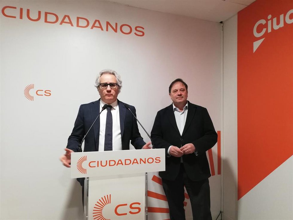 Archivo - Carlos Pérez-Nievas, candidato de Ciudadanos al Parlamento de Navarra y el Ayuntamiento de Tudela; y Fernando Sesma, candidato al Ayuntamiento de Pamplona