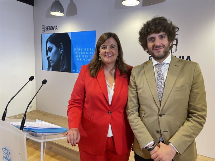 La alcaldesa Clara Martín y el concejal de Cultura, Alberto Espinar.