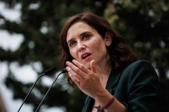 La presidenta de la Comunidad y candidata del PP a la reelección, Isabel Díaz Ayuso, interviene durante un encuentro con afiliados, a 25 de mayo de 2023, en Tres Cantos, Madrid (España). El acto se celebra a tres días de las elecciones municipales y aut
