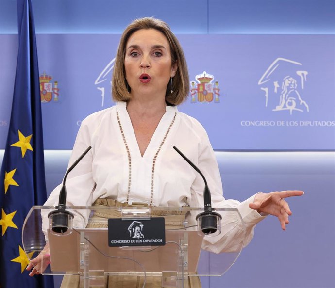 La secretaria general del Partido Popular, Cuca Gamarra, durante una rueda de prensa posterior a la reunión de la Junta de Portavoces, en el Congreso de los Diputados, a 16 de mayo de 2023, en Madrid (España).