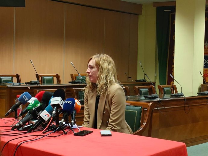 Archivo - La alcaldesa de Maracena, Berta Linares, durante la rueda de prensa que ofreció tras el secuestro de la concejal el pasado febrero.