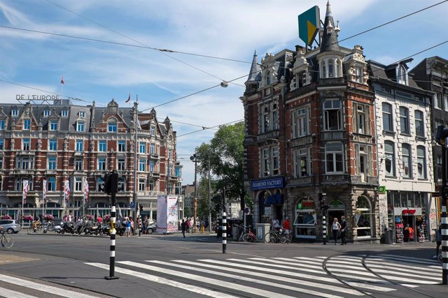 Archivo - Calles de Ámsterdam, en Países Bajos, durante el verano-