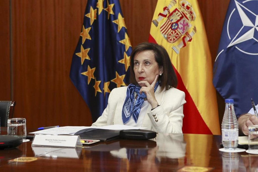 La ministra de Defensa, Margarita Robles, interviene por videoconferencia en una reunión del Grupo de Contacto para la Defensa de Ucrania