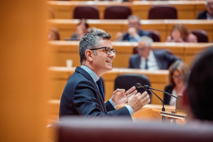 El ministro de la Presidencia, Relaciones con las Cortes y Memoria Democrática, Félix Bolaños, interviene durante una sesión plenaria en el Senado, a 16 de mayo de 2023, en Madrid (España). El jefe del Ejecutivo y el líder de PP protagonizan un nuevo de
