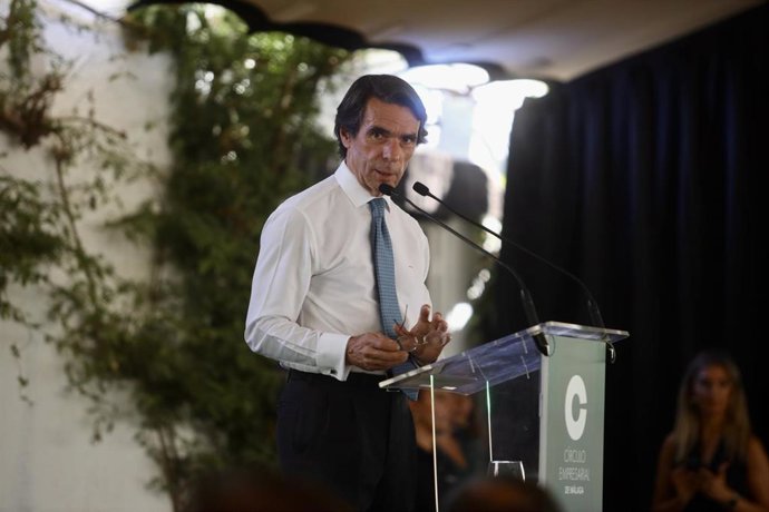 El expresidente del Gobierno y presidente de la Fundación FAES, José María Aznar interviene durante el acto organizado por el Círculo Empresarial de Málaga.