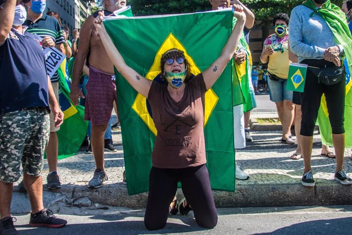 Archivo - May 31, 2020: RIO DE JANEIRO, BRAZIL, May 31, 2020, PROTEST Supporters of President Jair Bolsonaro break social isolation and take to the streets to protest against the Supreme Federal Court (STF) and support Bolsonaro's actions in the governm