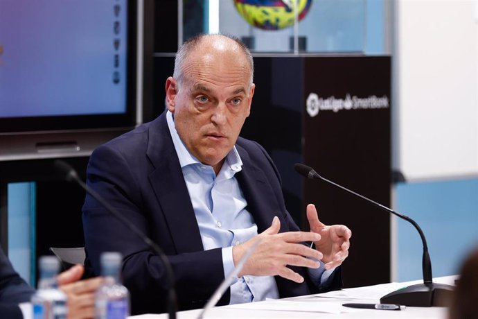 Javier Tebas, presidente de LaLiga, durante la rueda de prensa para detallar las medidas contra el racismo de su organismo