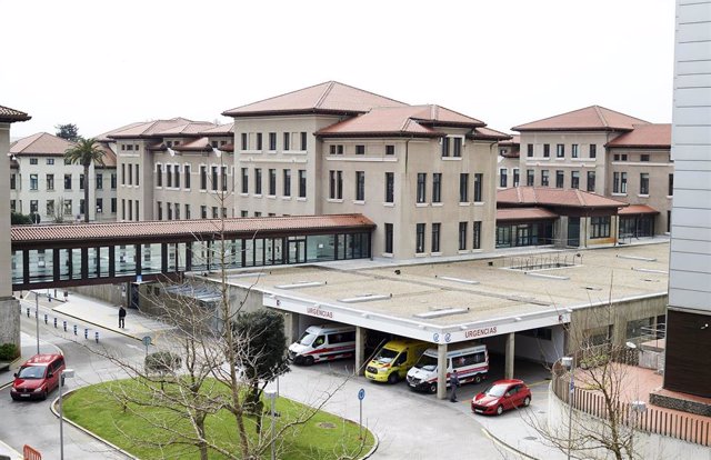 Archivo - Vista general del Hospital Universitario Marqués de Valdecilla.