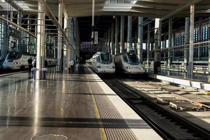 Archivo - La liberalización rutas incrementa en un 11,3% el tráfico ferroviario en España, reporta Adif.