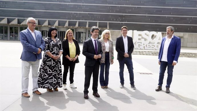 Luis Felipe y otros candidatos de la lista del PSOE al Ayuntamiento de Huesca