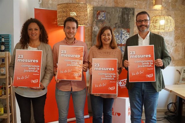 Candidatos socialistas durante el acto de las Juventudes Socialistas de Baleares.