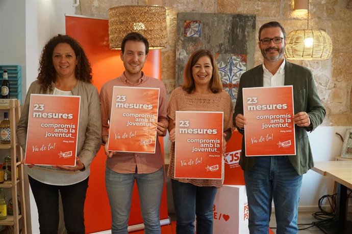 Candidatos socialistas durante el acto de las Juventudes Socialistas de Baleares.