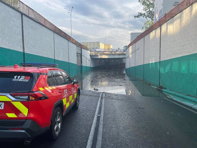 Túnel anegado en la Avenida de la Cañada de Coslada