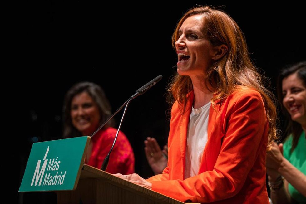 La candidata a la presidencia de la Comunidad, Mónica García, junto al líder de Más País, Iñigo Errejón, participan en el acto de cierre de campaña del partido en el Sur, 'Lo próximo: Alcorcón', en el Centro Cultural Los Pinos