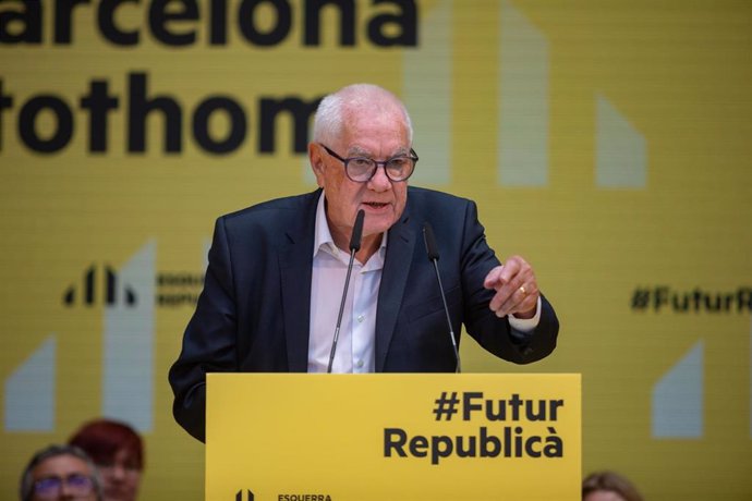 El candidato de ERC a la Alcaldía de Barcelona, Ernest Maragall durante un acto de campaña electoral de ERC, en la Fira de Cornell, a 20 de mayo de 2023, en Cornell de Llobregat.