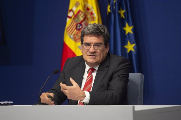 Archivo - El ministro de Inclusión, Seguridad Social y Migraciones, José Luis Escrivá, durante una rueda de prensa donde ha presentado las medidas del Ministerio en el Plan de Recuperación, Transformación y Resiliencia, a 11 de mayo de 2021, en Madrid (