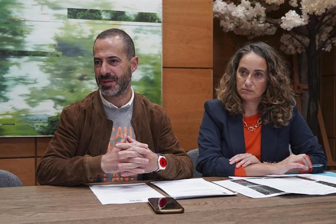 Angel García, a la izquierda