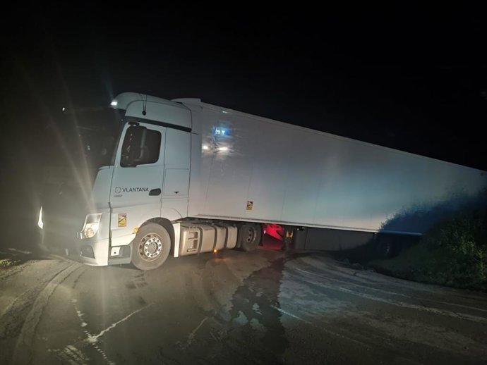 La Guardia Civil auxilia a otro camión perdido en Ezcaray