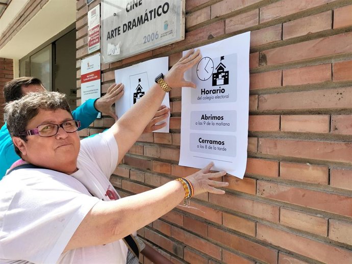 La Delegación del Gobierno y Plena Inclusión señalizan 22 colegios electorales de CyL para mejorar la accesibilidad