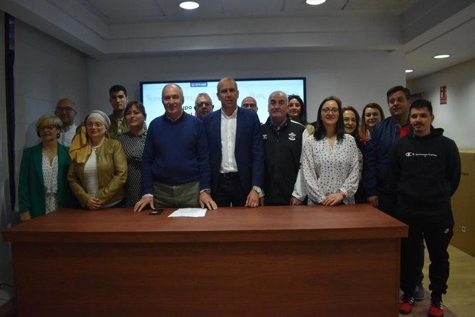 Los integrantes de la lista electoral de UPL para las elecciones del domingo, tras la rueda de prensa de balance de campaña.