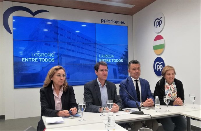 Martín, Capellán, Escobar y González-Menorca, en el desayumo