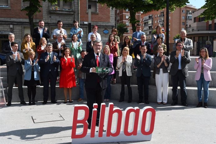 El candidatto del PNV a la alcaldía de Bilbao, Juan Mari Aburto, en el acto de cierre de campaña.