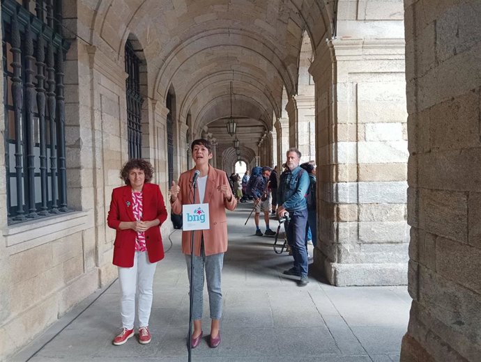 La candidata del BNG en Santiago con la portavoz nacional, Ana Pontón