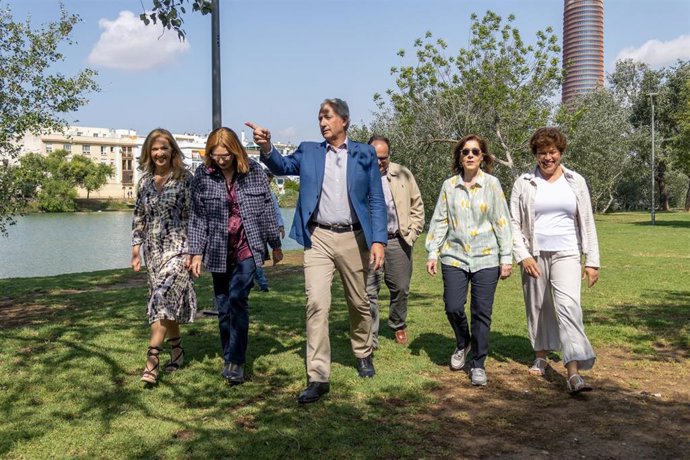 Ciudadanos (Cs)  Aumesquet (Cs) Apuesta Porque La Sevilla Del Futuro Sea Una Ciudad Descentralizada, Con 20 Distritos Y El Río Como Eje Principal