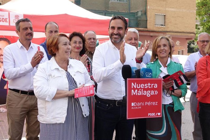 El candidato del PSOE a la Alcaldía de Málaga, Daniel Pérez, en rueda de prensa