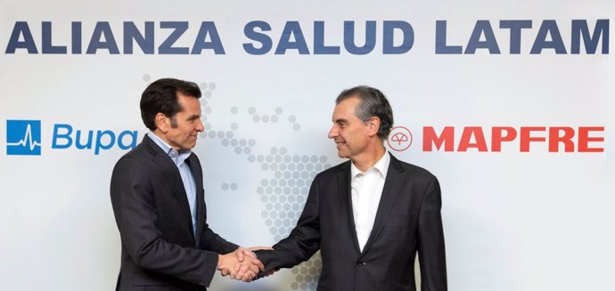 Archivo - De izquierda a derecha: el consejero delegado de Sanitas y de Bupa Europa y Latinoamérica, Iñaki Peralta, y el consejero delegado de Mapfre para Latinoamérica, Jesús Martínez Castellanos.