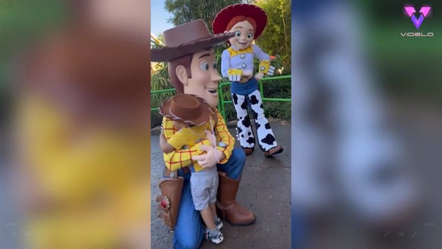 Este niño disfrazado de Woody cumple su sueño al conocer a ídolo en la vida real
