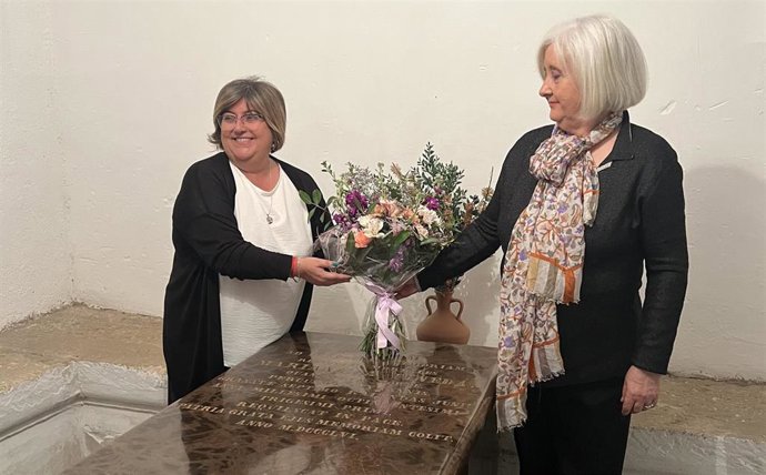 Ofrenda floral a Mariana Pineda