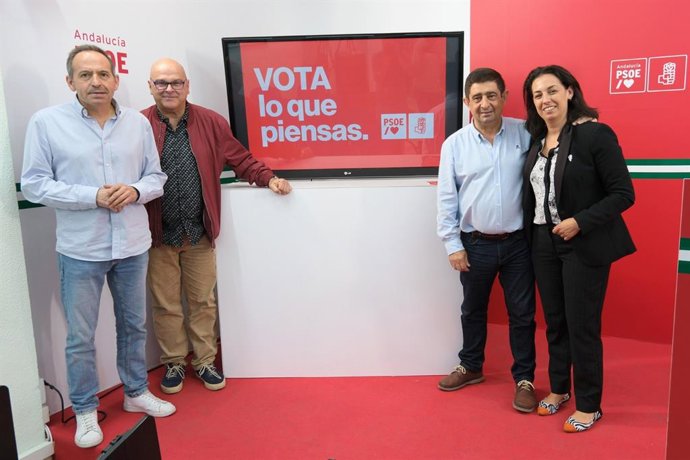 Reyes (2d), analiza la campaña junto a otros responsables del PSOE de Jaén.