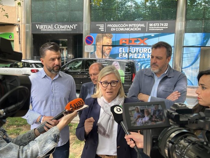 La candidata de Ciudadanos (CS) a la Presidencia de la Generalitat Valenciana, Mamen Peris, en Orihuela (Alicante).