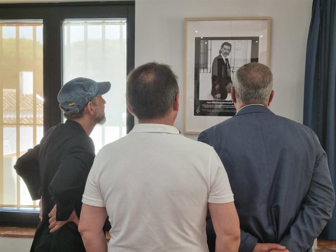 Retrato de Marchena descubierto durante su homenaje póstumo en la sede de la UNIA en La Rábida.
