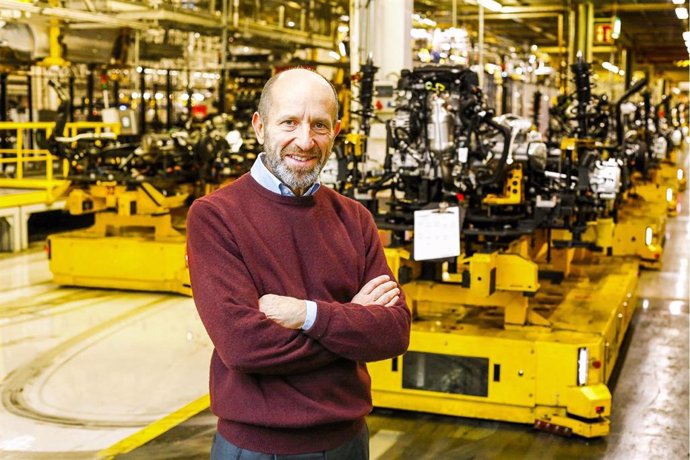 El consejero delegado de Lancia, Luca Napolitano, en la planta de Figueruelas (Aragón), en una foto publicada en la red social LinkedIn.