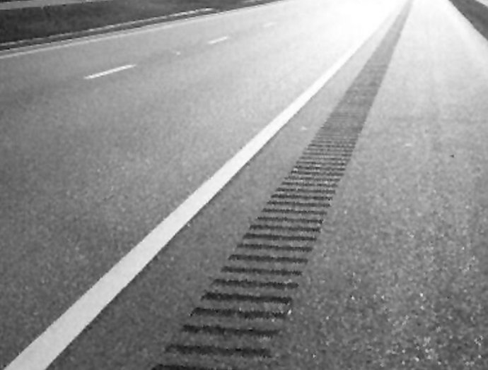 Mitma estandariza el uso de Bandas Sonoras Longitudinales Fresadas para mejorar la seguridad en carreteras.