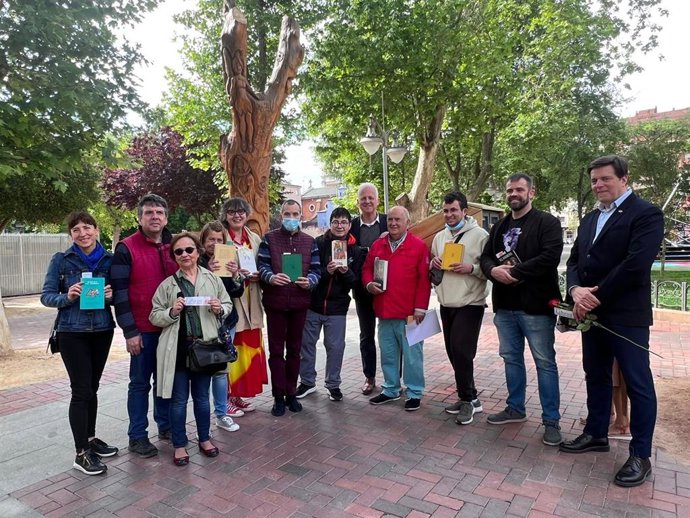 Cuatro parques de la ciudad acogen Libros compartidos, una iniciativa del Ayuntamiento de Logroño y la asociación Igual a ti