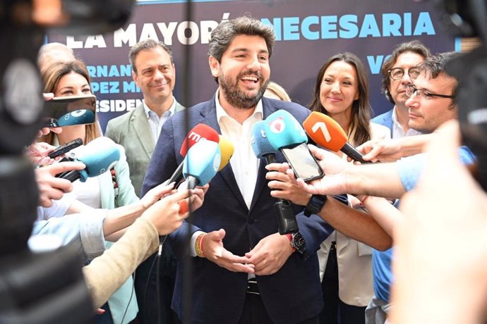 El candidato del PP a la Presidencia del Gobierno murciano, Fernando López Miras, hace balance de la campaña