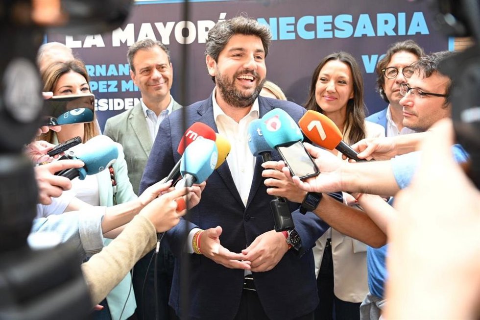El candidato del PP a la Presidencia del Gobierno murciano, Fernando López Miras, hace balance de la campaña