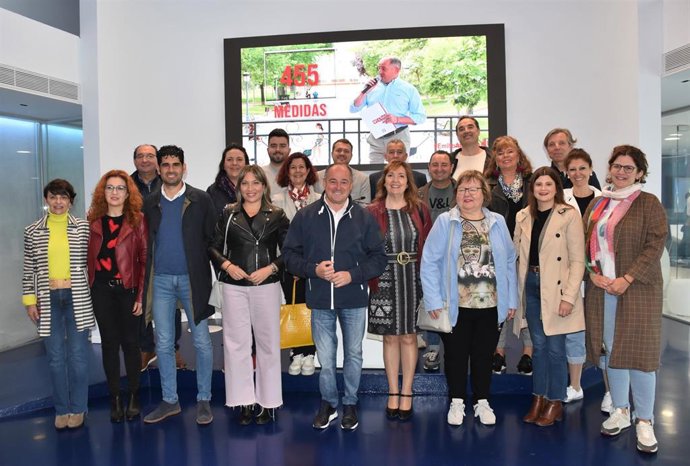 . El Alcalde Y Candidato Socialista A Reelección A La Alcaldía, Emilio Sáez, Con Su Candidatura.