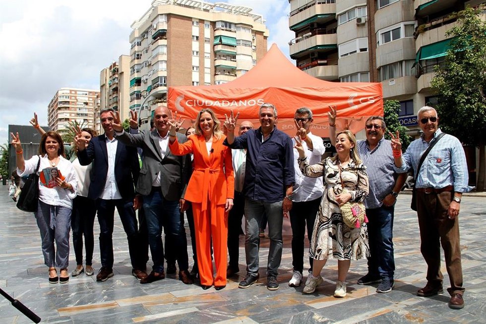 La candidata a presidenta de la Comunidad Autónoma, María José Ros, en la clausura de la campaña
