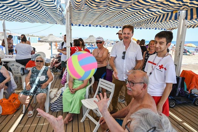El próximo 1 de junio comienza la prestación del servicio de ayuda al baño en las playas de la ciudad de Valncia