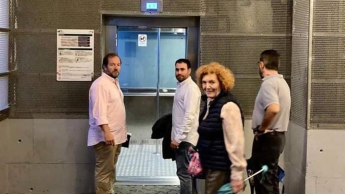 Archivo - A la izquierda de la imagen, el coordinador de Vox en San Juan